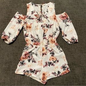 White Flower Lace-Up Romper, size S